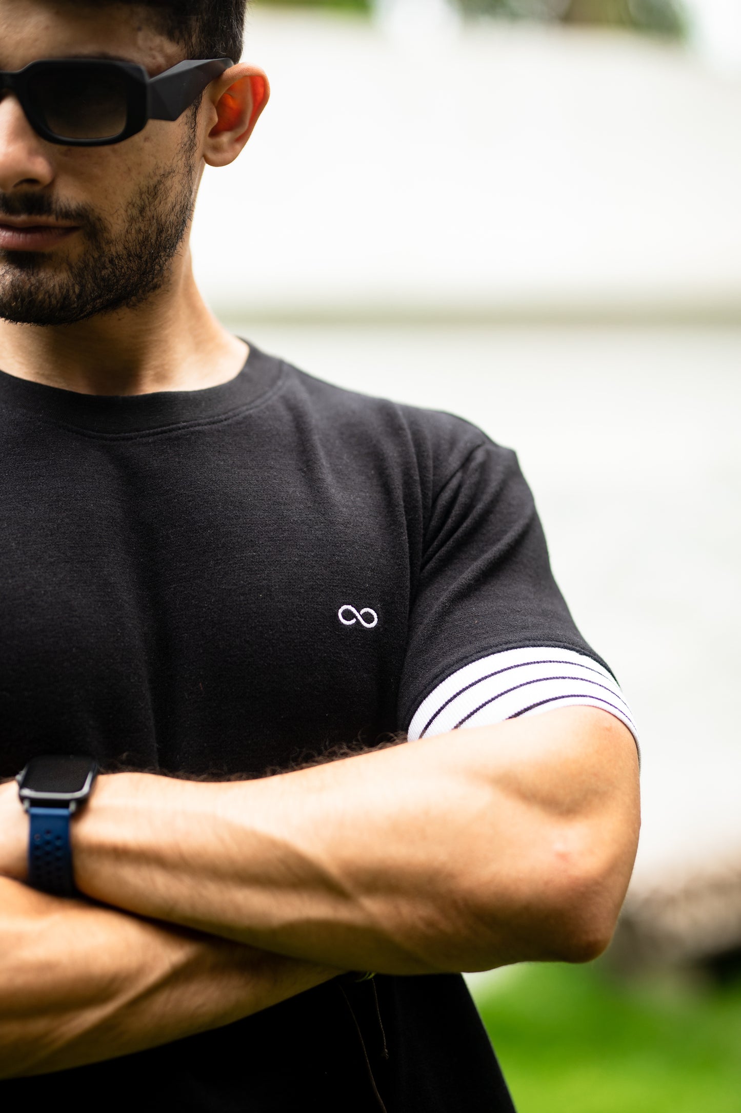 Wide cuff sleeve t-shirt in black