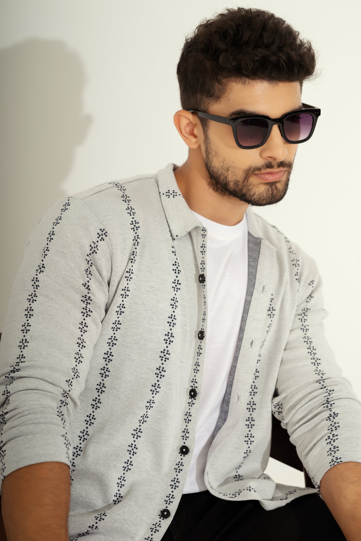 Patterned shirt in grey